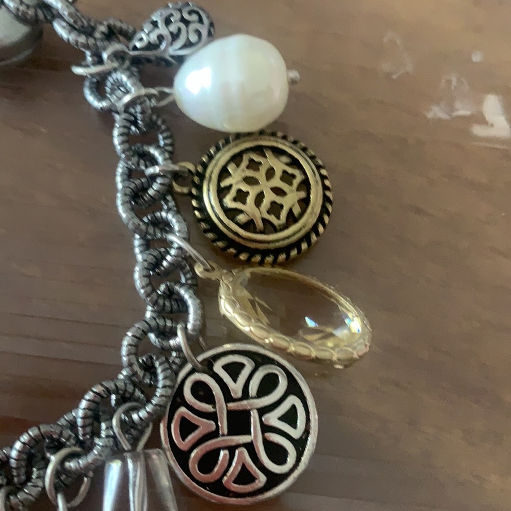 Cute costume jewelry charm bracelet - Picture 5 of 6